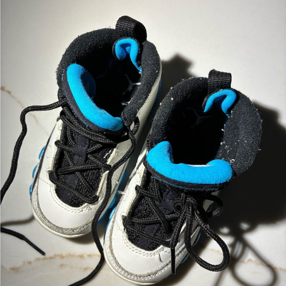 Jordan Kids' Black and White Sneakers with Blue Accents - Picture 6 of 7